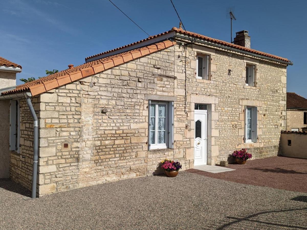 Puyreaux Maison Lumineuse Avec Cour Privative, Proche Sites Culturels, Tout Confort, Equipe Bebe, Wifi Inclus - Fr-1-653-98 מראה חיצוני תמונה